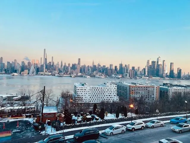 Spacious 3-Bedroom Apartment Stunning Views Nyc Union City