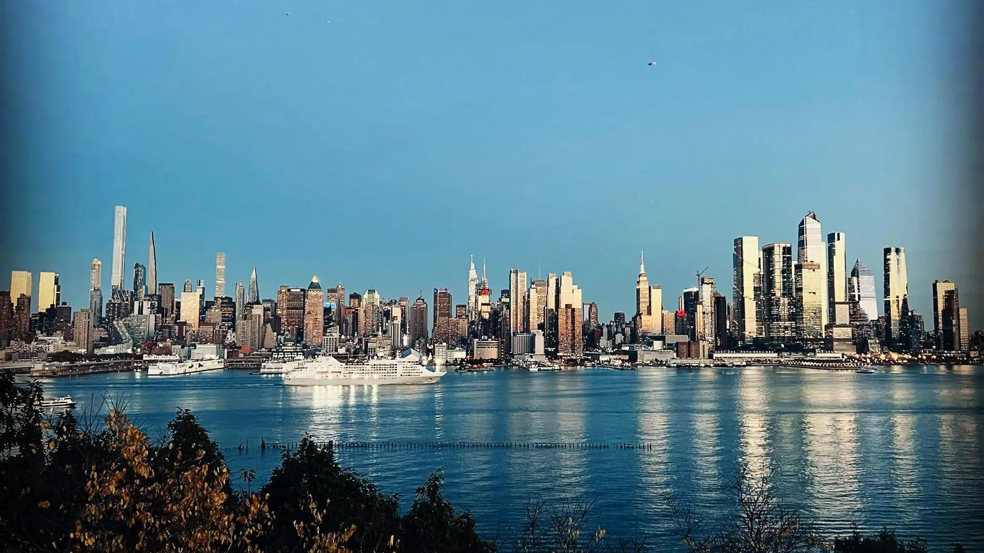 Spacious 3-Bedroom Apartment Stunning Views Nyc Union City